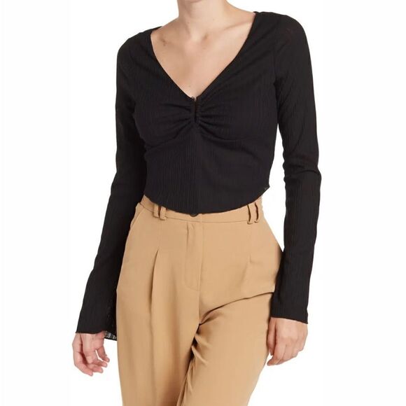 𝅺NWT Astr Long Sleeve Cropped U-Ring Top Size Medium - Picture 1 of 11